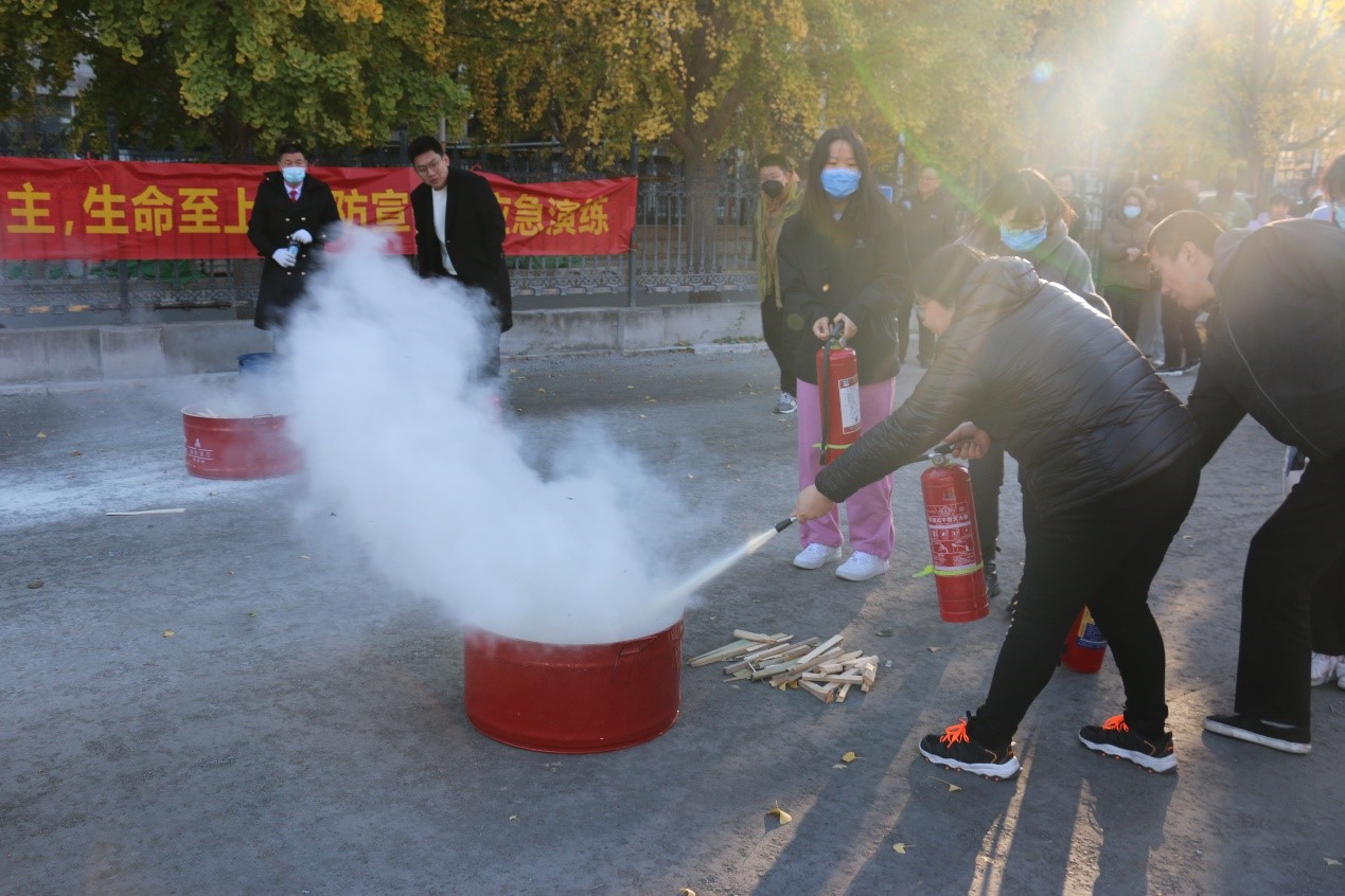 海洋之神8590组织发展&ldquo;预防为主，，，，，性命至上&rdquo;消防宣传应急演练